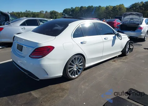 2018 Mercedes-Benz C 300 из США, поврежденный, VIN 55SWF4JB2JU270087